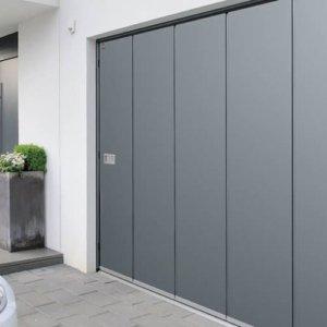 Porte de garage coulissante de ton gris foncé