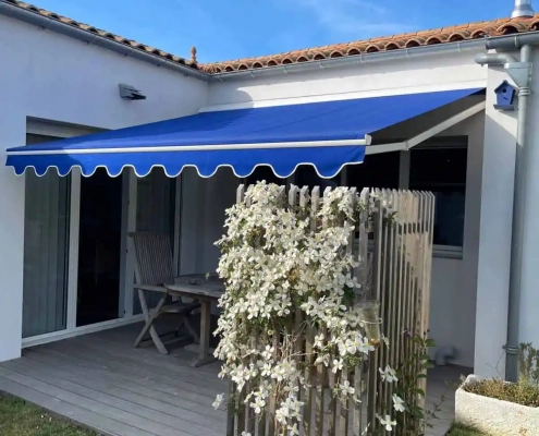 Store de terrasse Horizon bleu avec auvent
